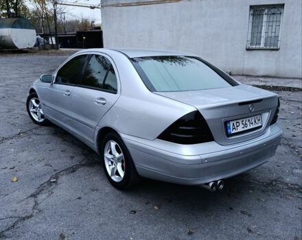 Серый Мерседес 200, объемом двигателя 2.1 л и пробегом 190 тыс. км за 5600 $, фото 2 на Automoto.ua