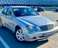 Серый Мерседес 200, объемом двигателя 2 л и пробегом 440 тыс. км за 3500 $, фото 1 на Automoto.ua