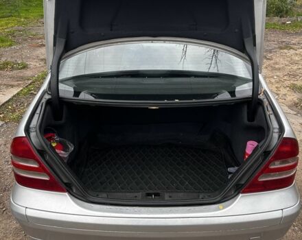 Серый Мерседес 200, объемом двигателя 2 л и пробегом 343 тыс. км за 4700 $, фото 8 на Automoto.ua