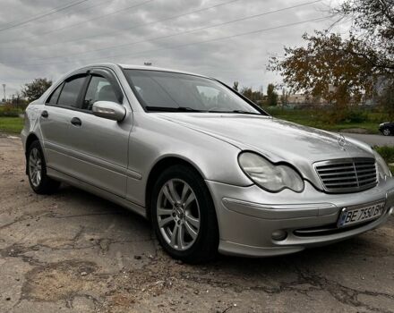 Серый Мерседес 200, объемом двигателя 2 л и пробегом 343 тыс. км за 4700 $, фото 3 на Automoto.ua