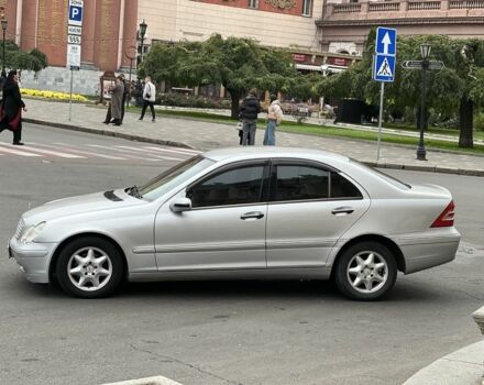 Сірий Мерседес 200, об'ємом двигуна 2 л та пробігом 200 тис. км за 3800 $, фото 13 на Automoto.ua