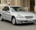 Сірий Мерседес 200, об'ємом двигуна 2 л та пробігом 200 тис. км за 3800 $, фото 4 на Automoto.ua