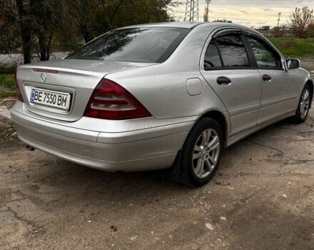 Серый Мерседес 200, объемом двигателя 2 л и пробегом 343 тыс. км за 4700 $, фото 2 на Automoto.ua