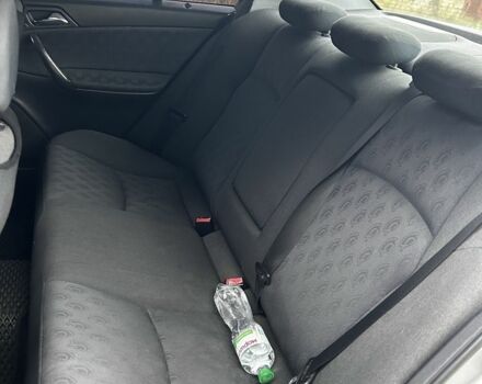 Серый Мерседес 200, объемом двигателя 2 л и пробегом 343 тыс. км за 4700 $, фото 13 на Automoto.ua