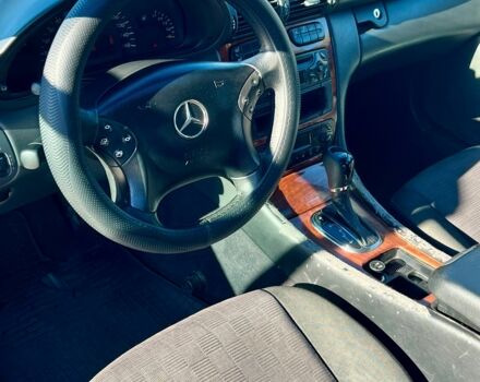 Серый Мерседес 200, объемом двигателя 2 л и пробегом 440 тыс. км за 3500 $, фото 10 на Automoto.ua