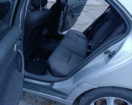 Серый Мерседес 200, объемом двигателя 2.1 л и пробегом 190 тыс. км за 5600 $, фото 5 на Automoto.ua