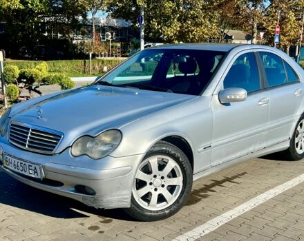 Серый Мерседес 200, объемом двигателя 2 л и пробегом 440 тыс. км за 3500 $, фото 1 на Automoto.ua