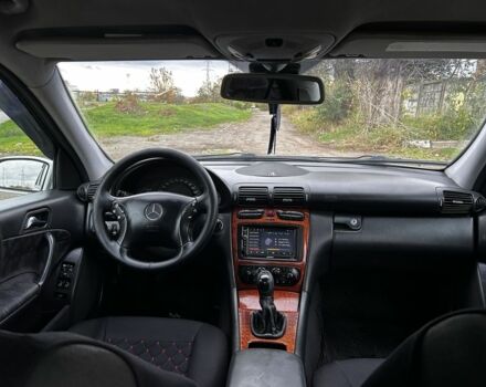 Серый Мерседес 200, объемом двигателя 2 л и пробегом 343 тыс. км за 4700 $, фото 9 на Automoto.ua