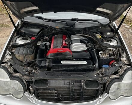 Серый Мерседес 200, объемом двигателя 2 л и пробегом 343 тыс. км за 4700 $, фото 14 на Automoto.ua