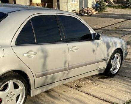 Сірий Мерседес 200, об'ємом двигуна 2 л та пробігом 440 тис. км за 5200 $, фото 2 на Automoto.ua