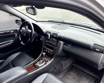 Сірий Мерседес 200, об'ємом двигуна 2 л та пробігом 200 тис. км за 3800 $, фото 19 на Automoto.ua