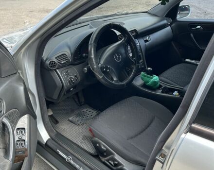 Серый Мерседес 200, объемом двигателя 2.1 л и пробегом 540 тыс. км за 4650 $, фото 5 на Automoto.ua