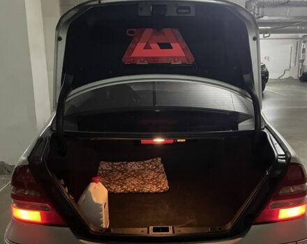 Серый Мерседес 200, объемом двигателя 2.1 л и пробегом 279 тыс. км за 4600 $, фото 5 на Automoto.ua