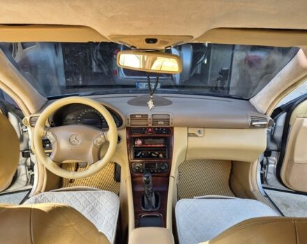 Сірий Мерседес 200, об'ємом двигуна 2 л та пробігом 230 тис. км за 4200 $, фото 6 на Automoto.ua