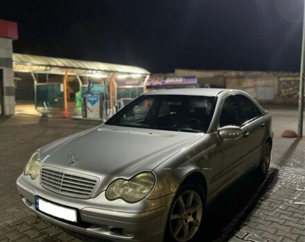 Сірий Мерседес 200, об'ємом двигуна 2.2 л та пробігом 320 тис. км за 2100 $, фото 2 на Automoto.ua