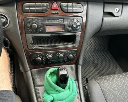 Серый Мерседес 200, объемом двигателя 2.1 л и пробегом 540 тыс. км за 4650 $, фото 6 на Automoto.ua