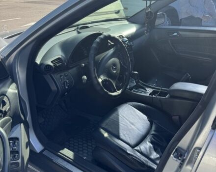 Серый Мерседес 200, объемом двигателя 2 л и пробегом 400 тыс. км за 4800 $, фото 1 на Automoto.ua