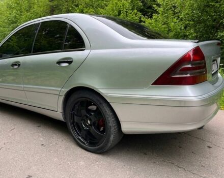 Сірий Мерседес 200, об'ємом двигуна 2 л та пробігом 230 тис. км за 4200 $, фото 3 на Automoto.ua
