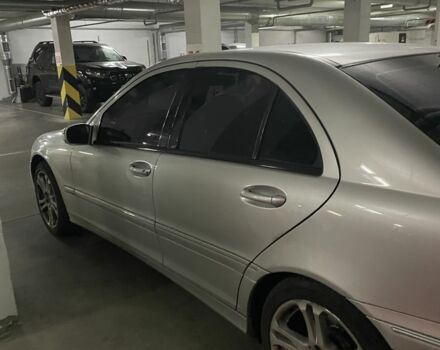 Серый Мерседес 200, объемом двигателя 2.1 л и пробегом 279 тыс. км за 4600 $, фото 3 на Automoto.ua