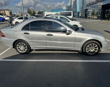 Серый Мерседес 200, объемом двигателя 2 л и пробегом 400 тыс. км за 4800 $, фото 5 на Automoto.ua