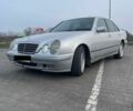 Серый Мерседес 200, объемом двигателя 2 л и пробегом 320 тыс. км за 4500 $, фото 1 на Automoto.ua