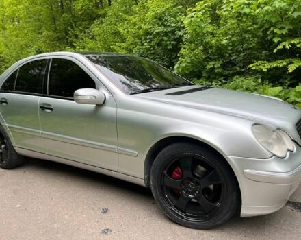 Сірий Мерседес 200, об'ємом двигуна 2 л та пробігом 230 тис. км за 4200 $, фото 4 на Automoto.ua