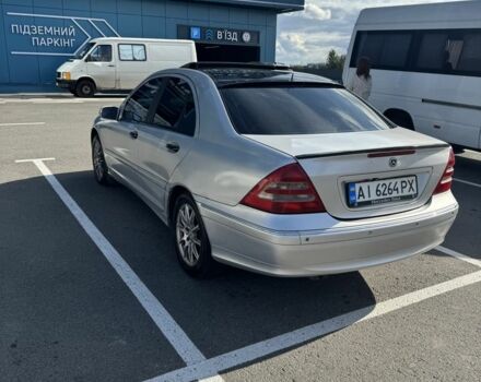 Серый Мерседес 200, объемом двигателя 2 л и пробегом 400 тыс. км за 4800 $, фото 3 на Automoto.ua