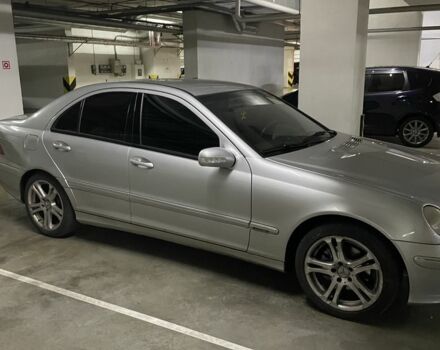 Серый Мерседес 200, объемом двигателя 2.1 л и пробегом 279 тыс. км за 4600 $, фото 1 на Automoto.ua