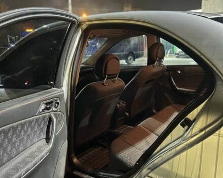 Сірий Мерседес 200, об'ємом двигуна 2.2 л та пробігом 320 тис. км за 2100 $, фото 4 на Automoto.ua