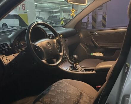 Серый Мерседес 200, объемом двигателя 2.1 л и пробегом 279 тыс. км за 4600 $, фото 6 на Automoto.ua