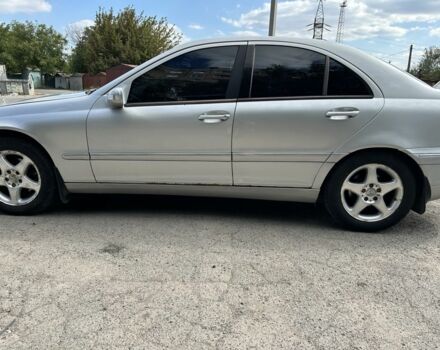 Серый Мерседес 200, объемом двигателя 2.1 л и пробегом 540 тыс. км за 4650 $, фото 4 на Automoto.ua