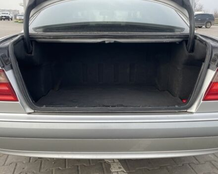 Серый Мерседес 200, объемом двигателя 2 л и пробегом 320 тыс. км за 4500 $, фото 4 на Automoto.ua