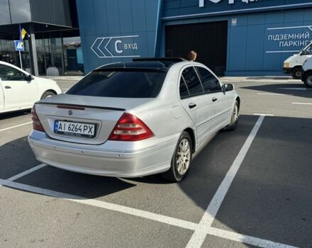 Серый Мерседес 200, объемом двигателя 2 л и пробегом 400 тыс. км за 4800 $, фото 4 на Automoto.ua