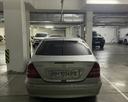 Серый Мерседес 200, объемом двигателя 2.1 л и пробегом 279 тыс. км за 4600 $, фото 2 на Automoto.ua