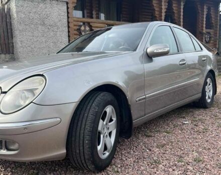 Серый Мерседес 200, объемом двигателя 2 л и пробегом 357 тыс. км за 4600 $, фото 1 на Automoto.ua