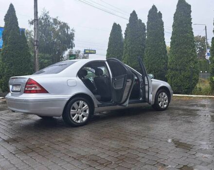 Сірий Мерседес 200, об'ємом двигуна 2.1 л та пробігом 340 тис. км за 4600 $, фото 12 на Automoto.ua