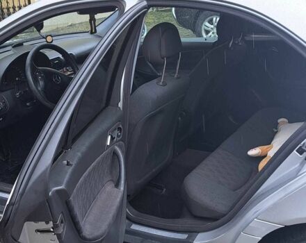 Сірий Мерседес 200, об'ємом двигуна 2.1 л та пробігом 340 тис. км за 4600 $, фото 4 на Automoto.ua