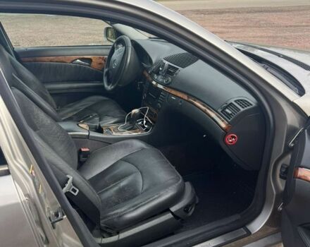 Серый Мерседес 200, объемом двигателя 2 л и пробегом 357 тыс. км за 4600 $, фото 7 на Automoto.ua