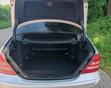 Серый Мерседес 200, объемом двигателя 1.8 л и пробегом 363 тыс. км за 3700 $, фото 3 на Automoto.ua