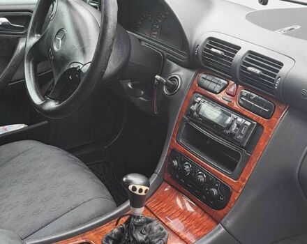 Сірий Мерседес 200, об'ємом двигуна 2.1 л та пробігом 340 тис. км за 4600 $, фото 9 на Automoto.ua