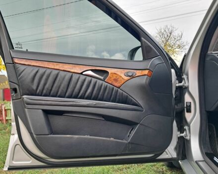 Серый Мерседес 200, объемом двигателя 2 л и пробегом 336 тыс. км за 7000 $, фото 5 на Automoto.ua