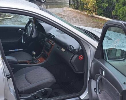 Сірий Мерседес 200, об'ємом двигуна 2.1 л та пробігом 340 тис. км за 4600 $, фото 6 на Automoto.ua