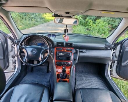 Серый Мерседес 200, объемом двигателя 1.8 л и пробегом 363 тыс. км за 3700 $, фото 4 на Automoto.ua