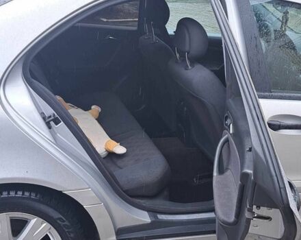 Сірий Мерседес 200, об'ємом двигуна 2.1 л та пробігом 340 тис. км за 4600 $, фото 7 на Automoto.ua