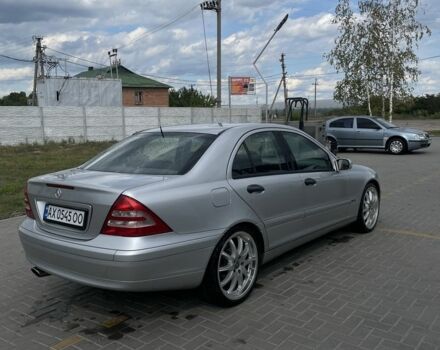 Серый Мерседес 200, объемом двигателя 1.8 л и пробегом 235 тыс. км за 6000 $, фото 2 на Automoto.ua