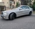 Сірий Мерседес 200, об'ємом двигуна 2 л та пробігом 302 тис. км за 2498 $, фото 1 на Automoto.ua