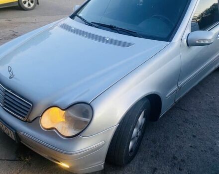 Сірий Мерседес 200, об'ємом двигуна 2 л та пробігом 100 тис. км за 2500 $, фото 1 на Automoto.ua