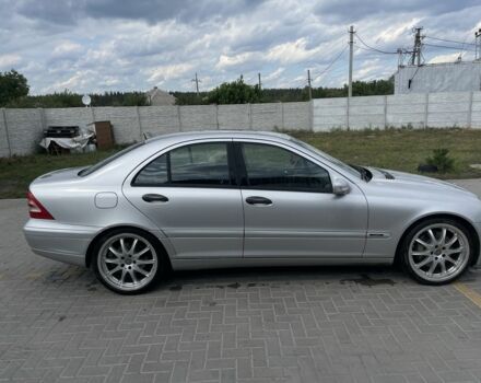 Серый Мерседес 200, объемом двигателя 1.8 л и пробегом 235 тыс. км за 6000 $, фото 3 на Automoto.ua