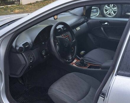 Сірий Мерседес 200, об'ємом двигуна 2.1 л та пробігом 340 тис. км за 4600 $, фото 5 на Automoto.ua