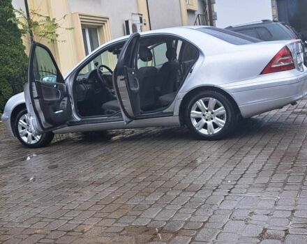 Сірий Мерседес 200, об'ємом двигуна 2.1 л та пробігом 340 тис. км за 4600 $, фото 13 на Automoto.ua